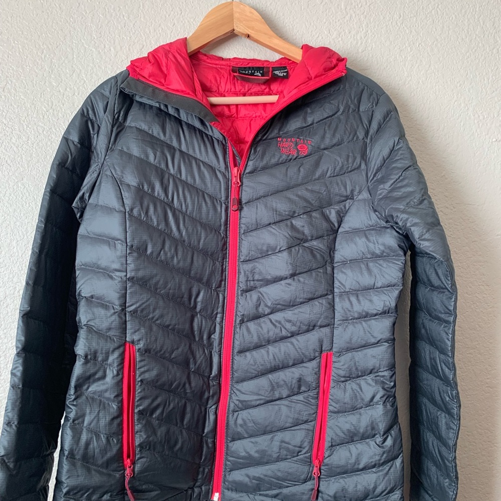 Womens Mountain Hardwear puffer jacket with hood. Great condition.